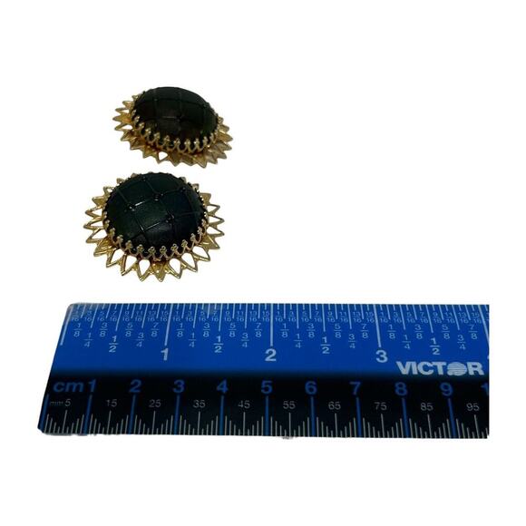 Vintage 50's Gold Tone Filigree Dark Green Button Iridescent 1.5" Clip Earrings - Picture 11 of 11